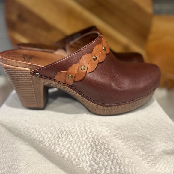 DANSKO  Rach Leather Clog Brown with braided trim. Very comfortable! - Picture 12 of 14